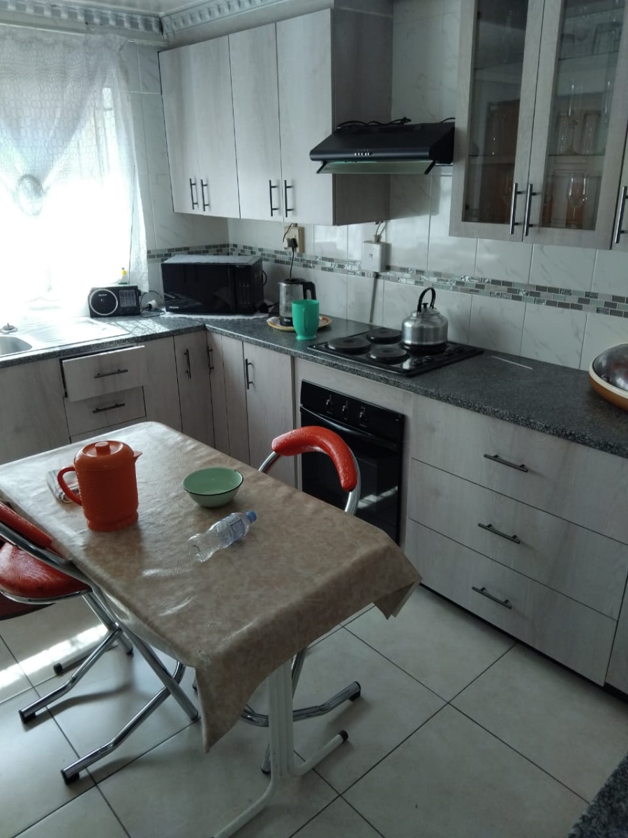 3 Bedroom Property for Sale in Kwakwatsi Free State